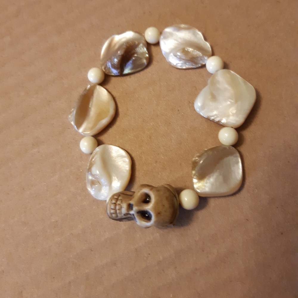 Elastic skull bracelet